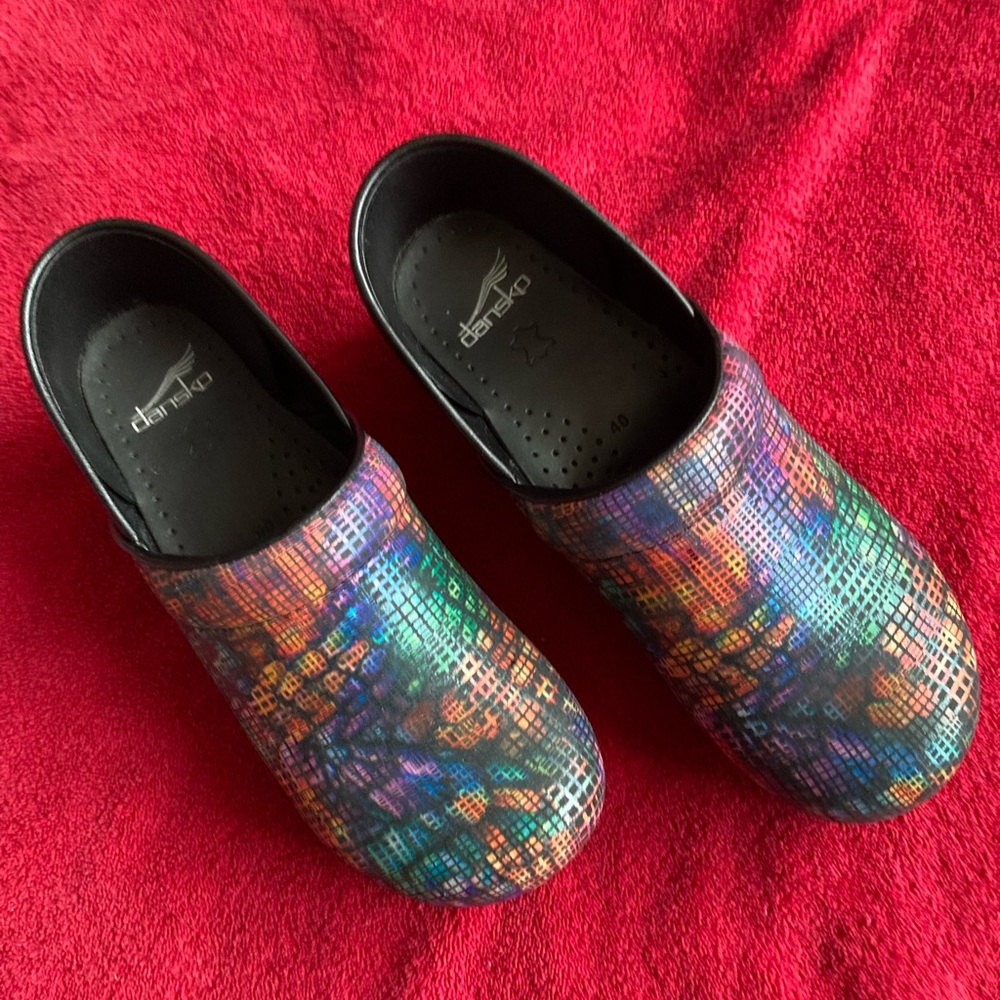 Pristine Dansko Size 40 Clogs - image 1